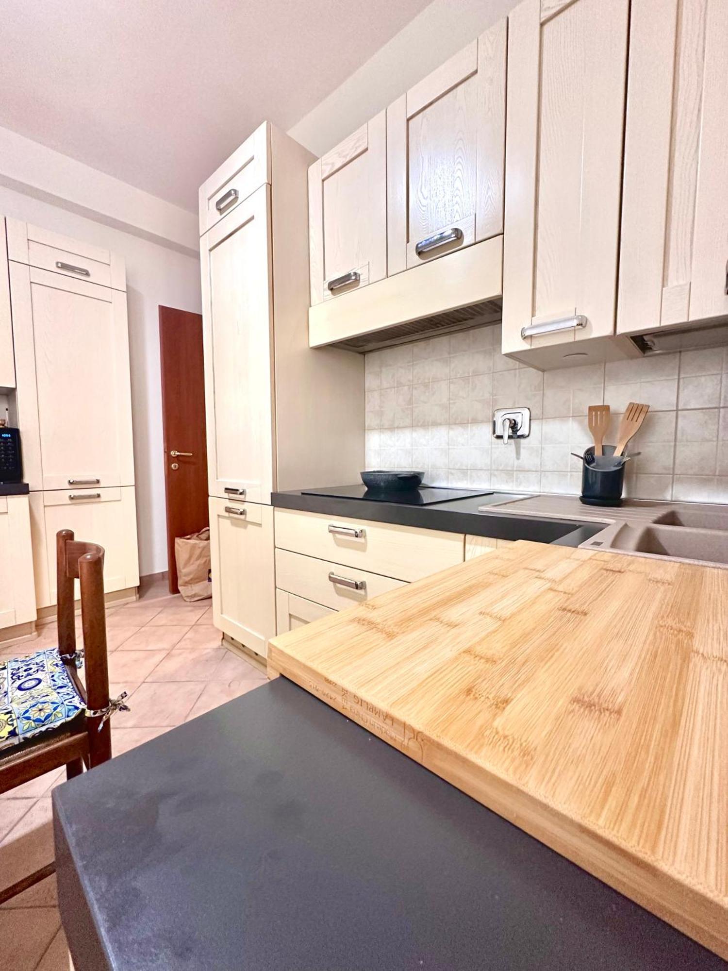 Dude House - Spacious New Flat Near Metro A Station Apartment