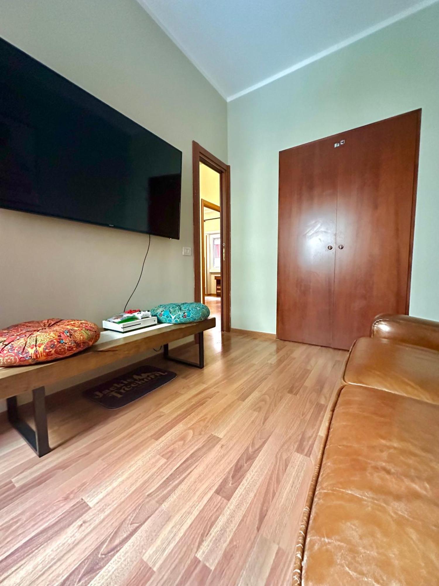 Dude House - Spacious New Flat Near Metro A Station Rom